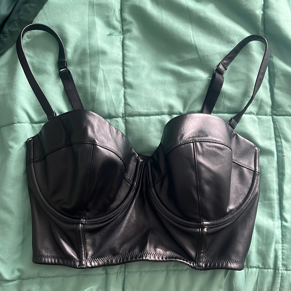 Faux Leather bralette (VS)
